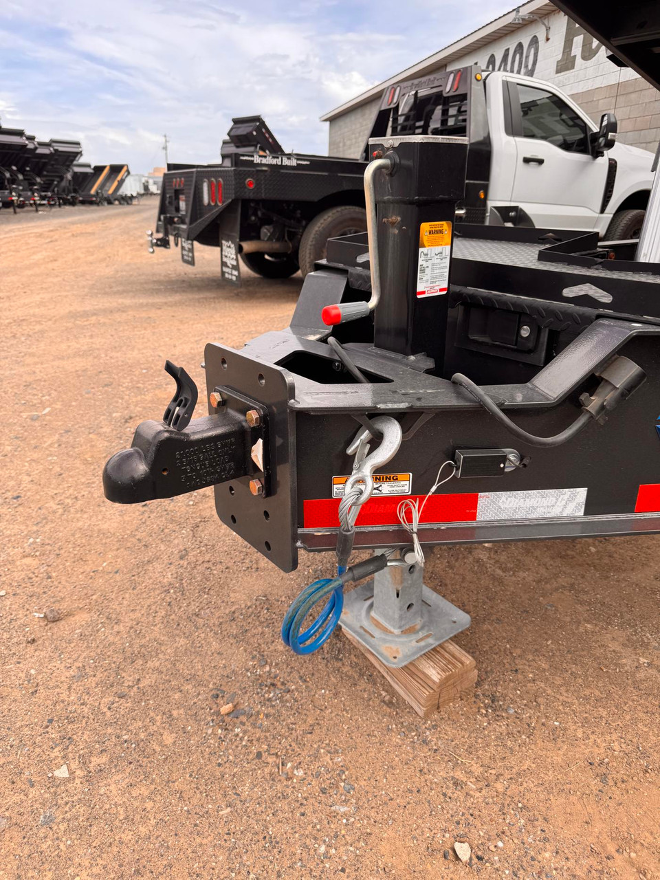 Diamond C 2025 LPT208 81"X16' Telescopic Dump | Tandem Axle 8k 32" Sides With Board Brackets, 3/16" HD Fenders