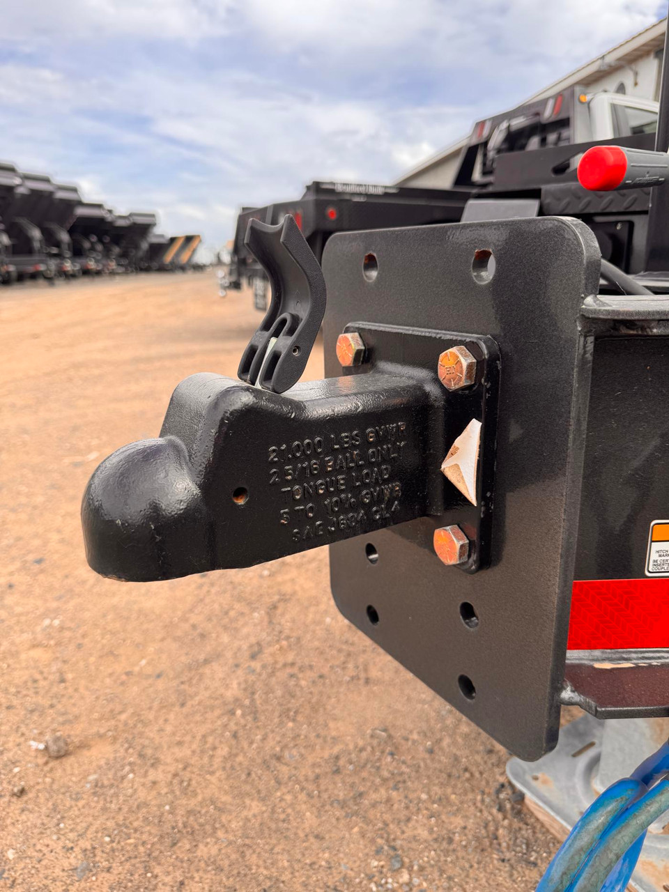 Diamond C 2025 LPT208 81"X16' Telescopic Dump | Tandem Axle 8k 32" Sides With Board Brackets, 3/16" HD Fenders