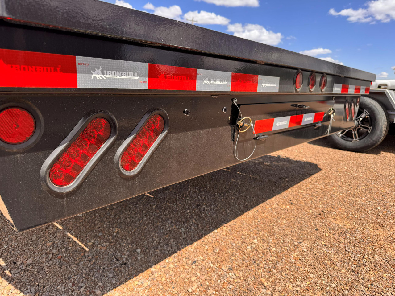 Iron Bull 2026 FDP 22' Deckover Trailer | Tandem Axle 7k 10" I-Beam Frame, Slide In Ramps