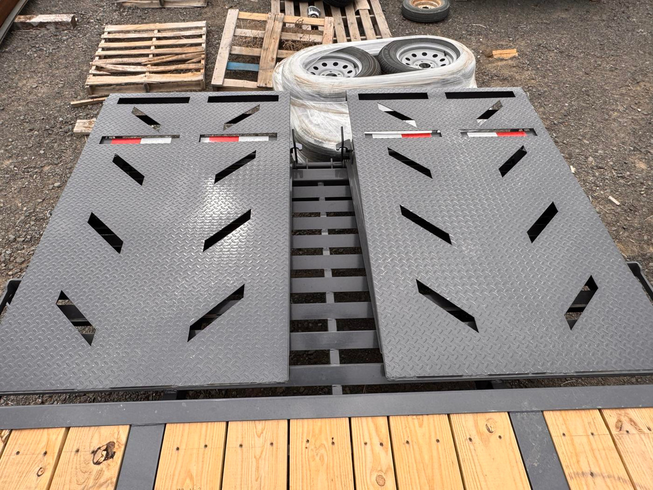 Iron Bull 2026 FXG 30' Flatbed Trailer | Tandem Axle 10k Dual Tires, 5' Rampage Ramps