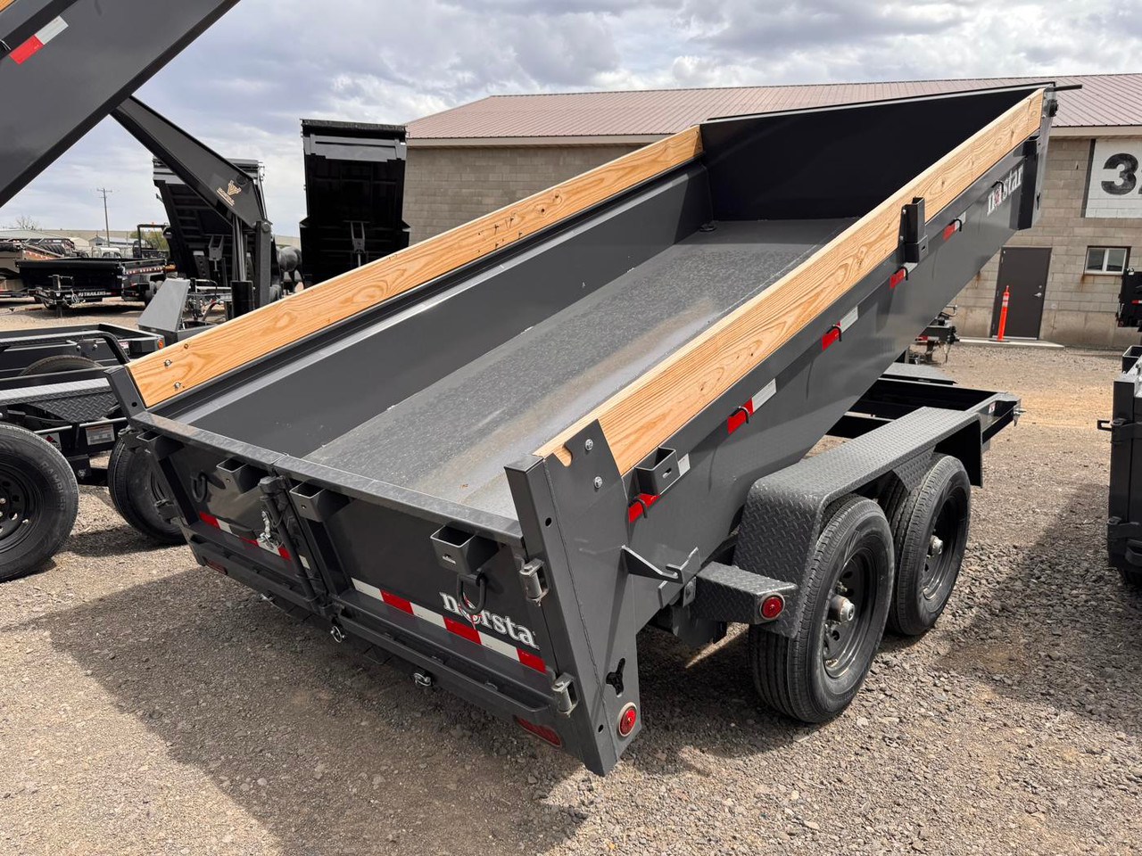 Iron Bull 2026 DCB 83"X14' Scissor Dump Trailer | Tandem Axle 7k 20" Sides, Slide In Ramps