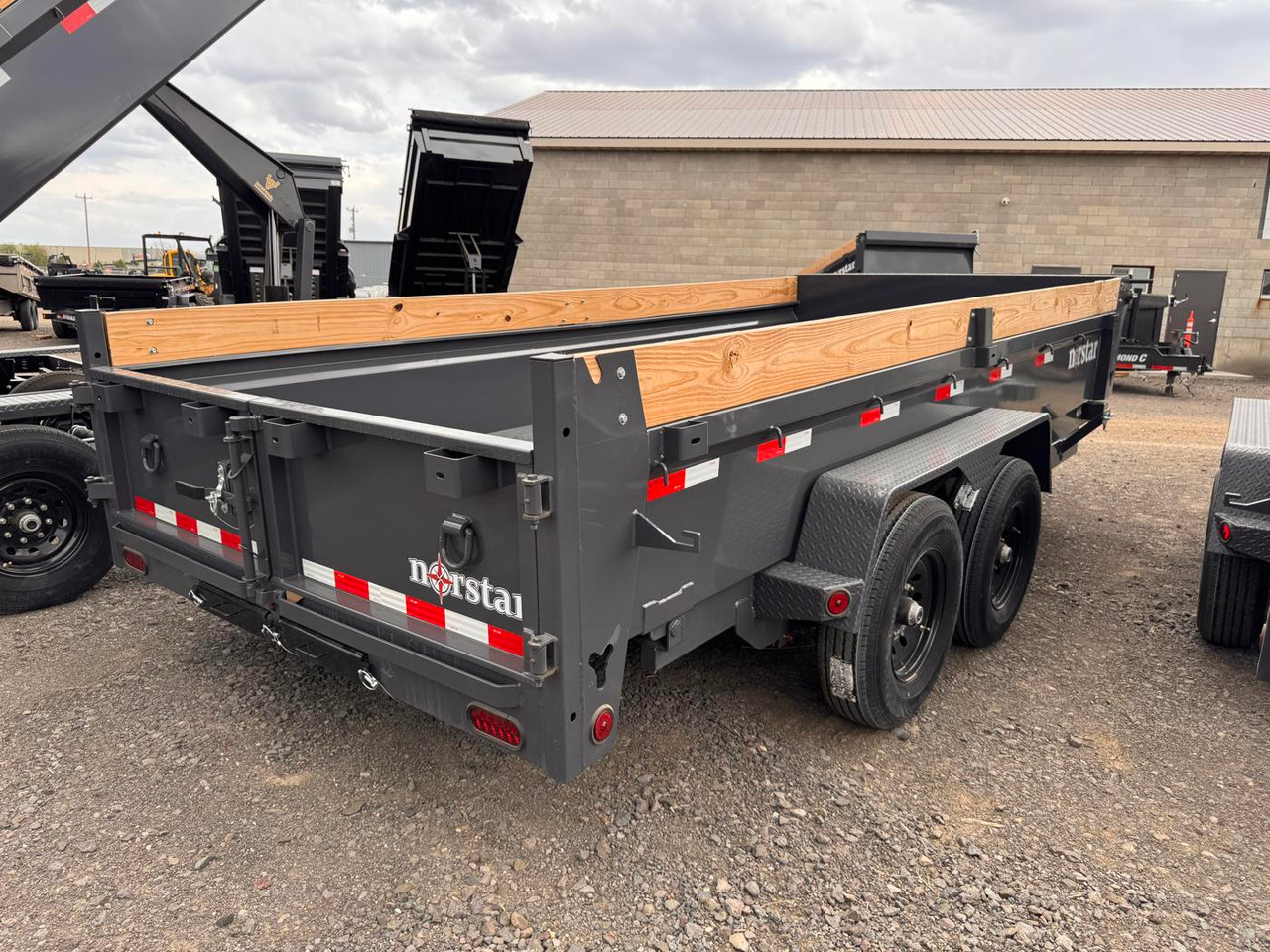 Iron Bull 2026 DCB 83"X16' Scissor Dump Trailer | Tandem Axle 7k 20" Sides, Slide In Ramps