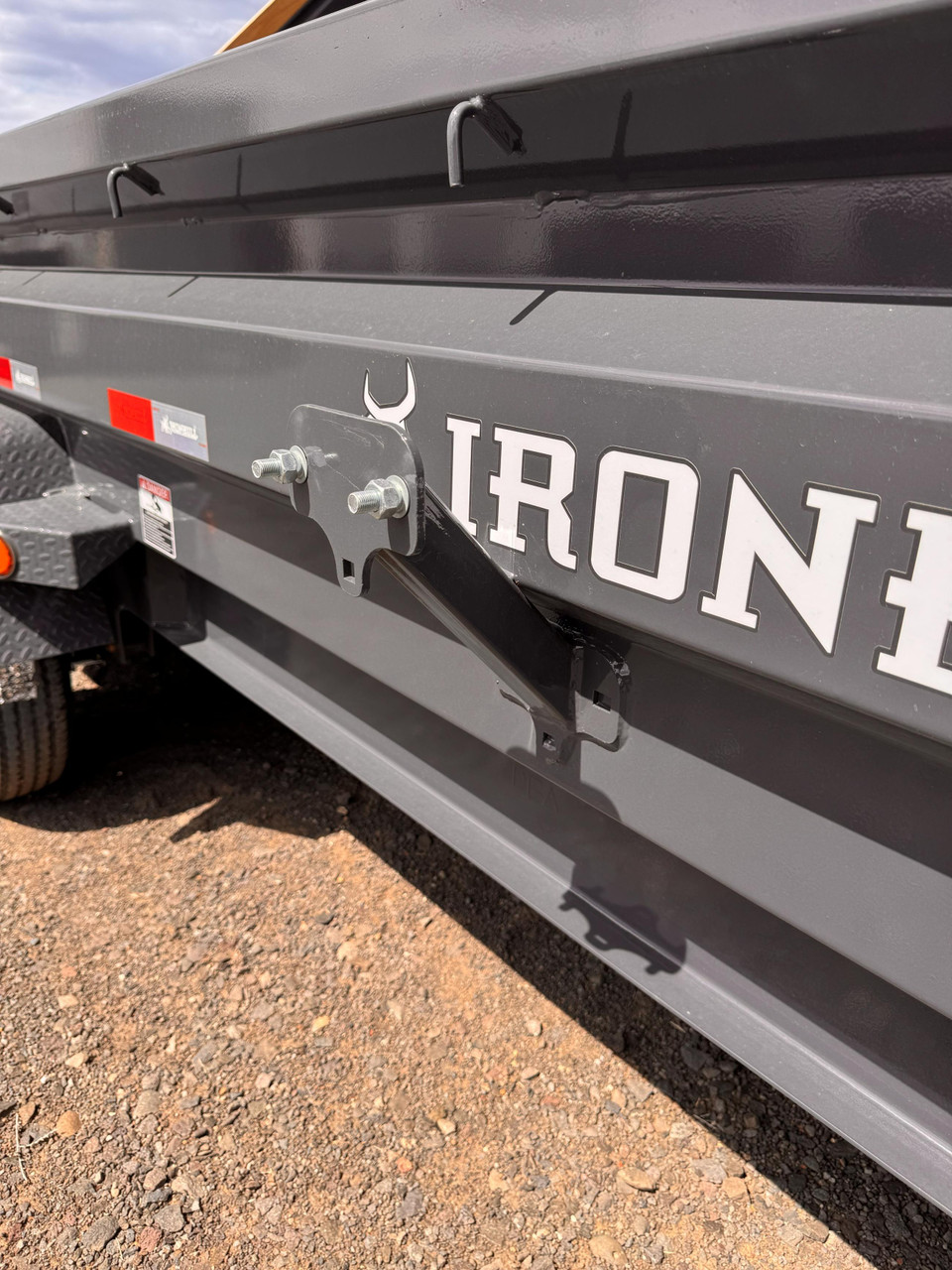 Iron Bull 2026 DWB 83"X16' Scissor Dump Trailer | Tandem Axle 7k 2' Sides, Slide In Ramp