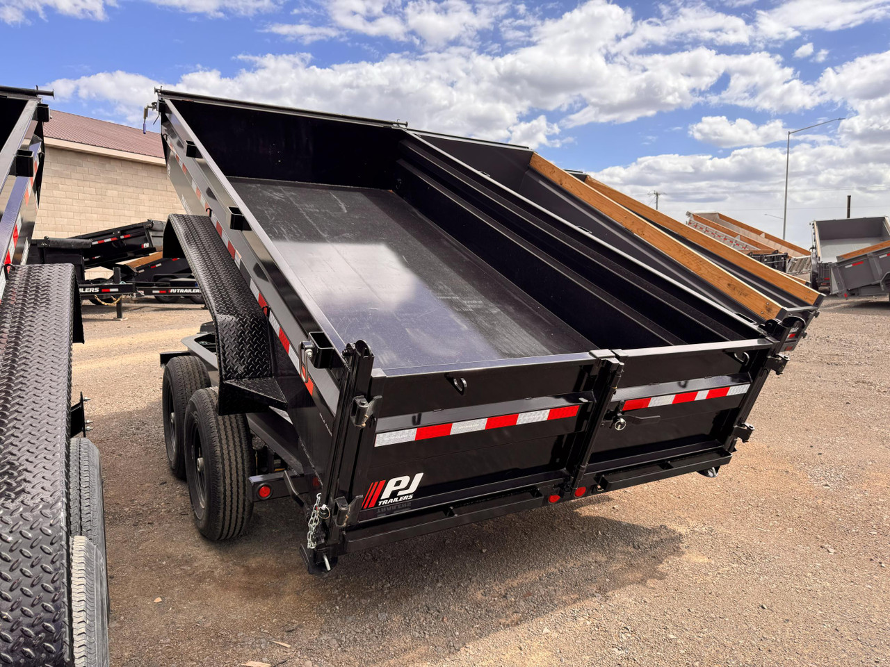 P.J. 2026 DL 83"X14' Low Profile Dump | Tandem Axle 7k Hydraulic Jack