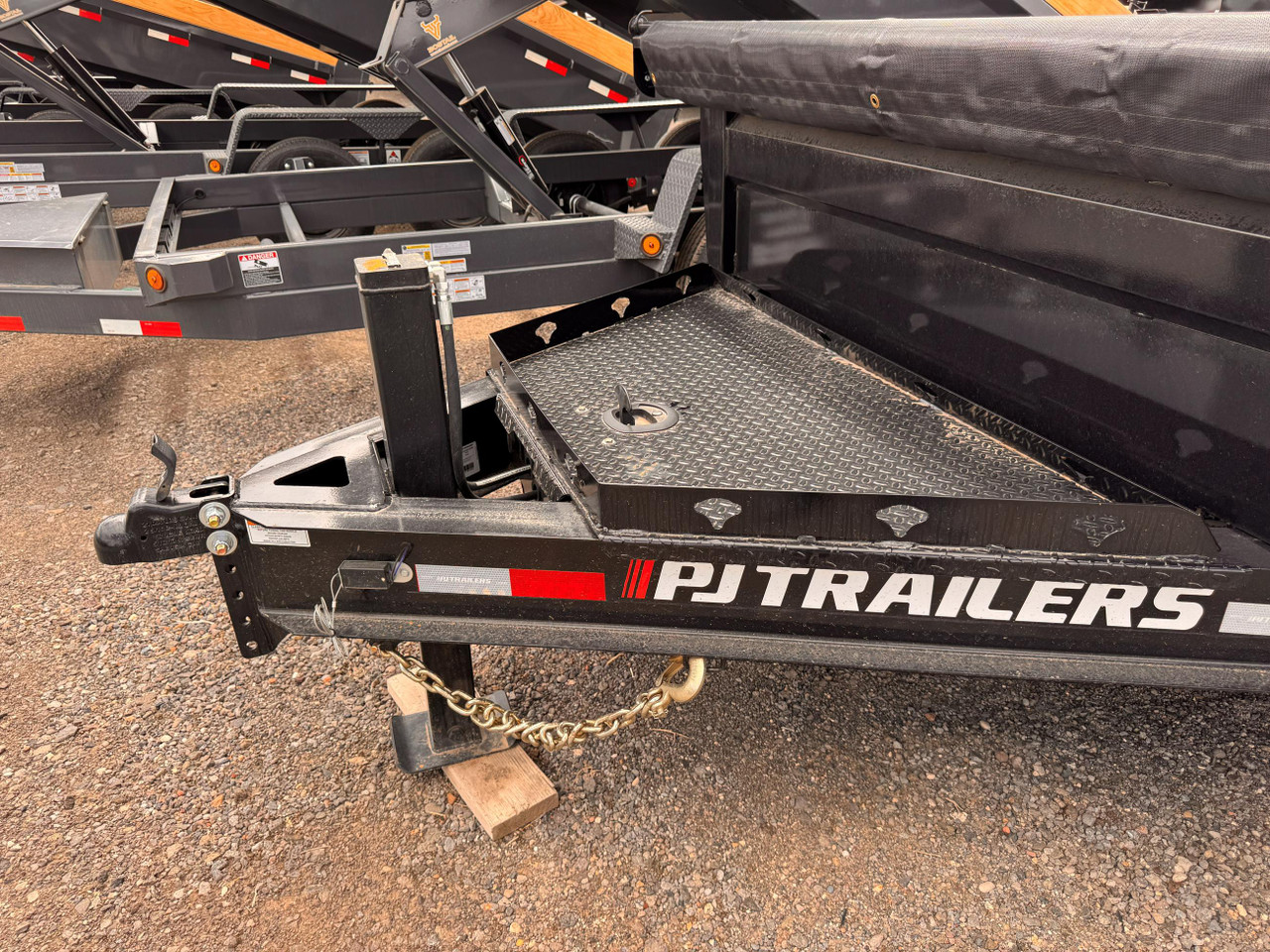 P.J. 2026 DL 83"X14' Low Profile Dump | Tandem Axle 7k Hydraulic Jack