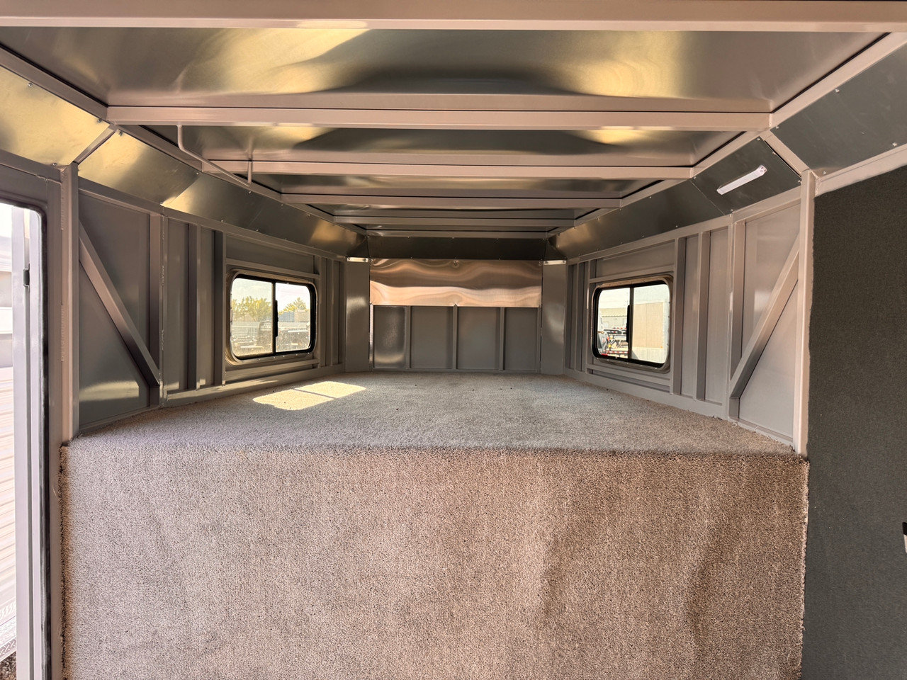 Trails West 2026 Santa Fe 21' Horse Trailer | Tandem Axle 7k 3-Horse, Super Tack, Convenience Package, Double Tack Doors