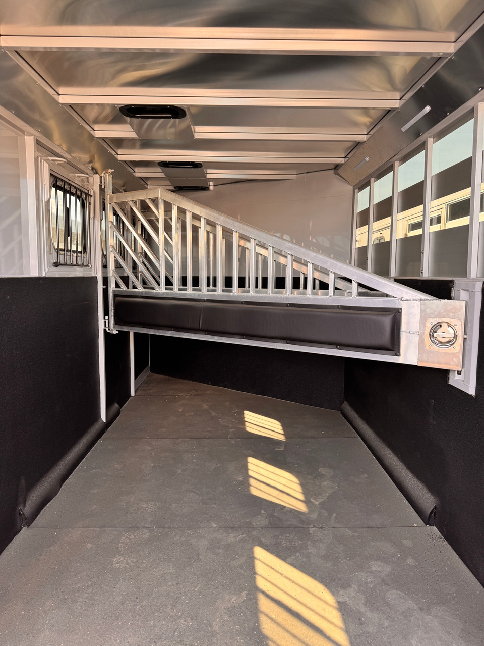 Trails West 2026 Santa Fe 21' Horse Trailer | Tandem Axle 7k 3-Horse, Super Tack, Convenience Package, Double Tack Doors