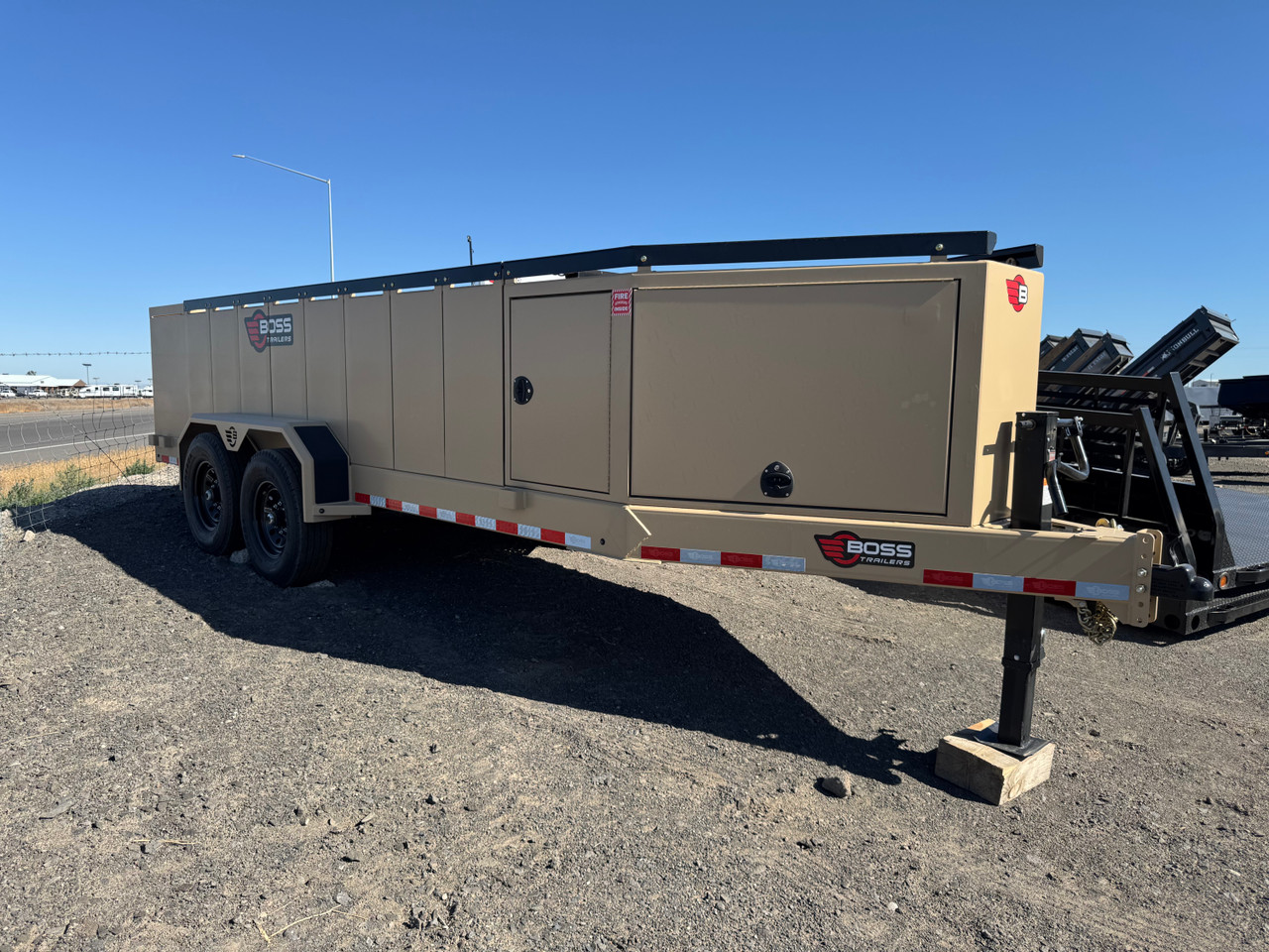 Boss Trailers 2026 Refueling Trailer | 880 Gallon Mulit-tank, 25 GPM Electric Pump, Front & Rear Enclosure, 35' Hose Reel, Flow Meter, (DOT Legal)