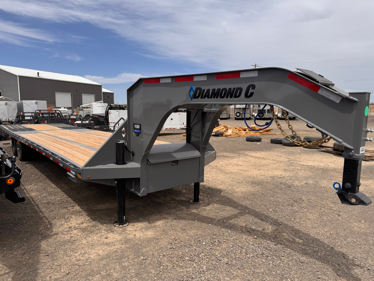 Diamond C 2026 FMAX212 35' Flatbed Trailer | Tandem Axle 25.9K, Hydraulic Dovetail, DUAL HYD JACKS, SOLAR CHARGER, EXTRA UNDERBODY BOX, SPARE