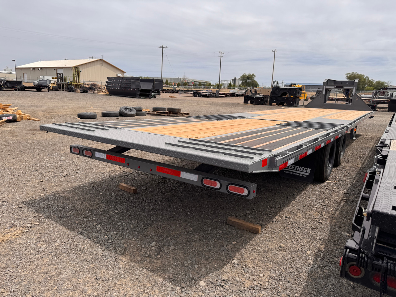 Diamond C 2026 FMAX212 35' Flatbed Trailer | Tandem Axle 25.9K, Hydraulic Dovetail, DUAL HYD JACKS, SOLAR CHARGER, EXTRA UNDERBODY BOX, SPARE