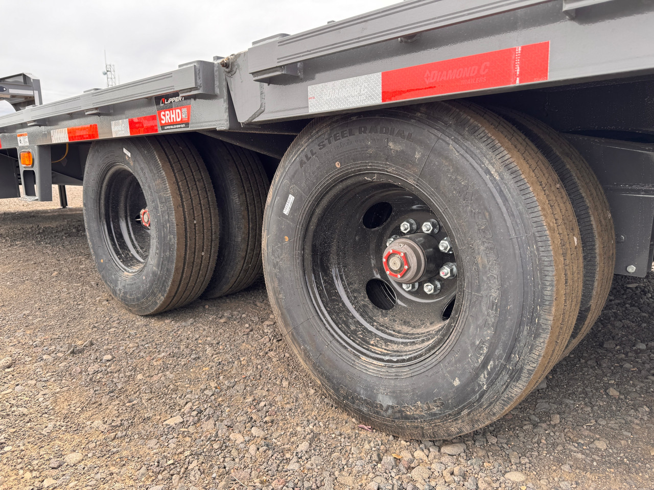 Diamond C 2026 FMAX212 35' Flatbed Trailer | Tandem Axle 25.9K, Hydraulic Dovetail, DUAL HYD JACKS, SOLAR CHARGER, EXTRA UNDERBODY BOX, SPARE