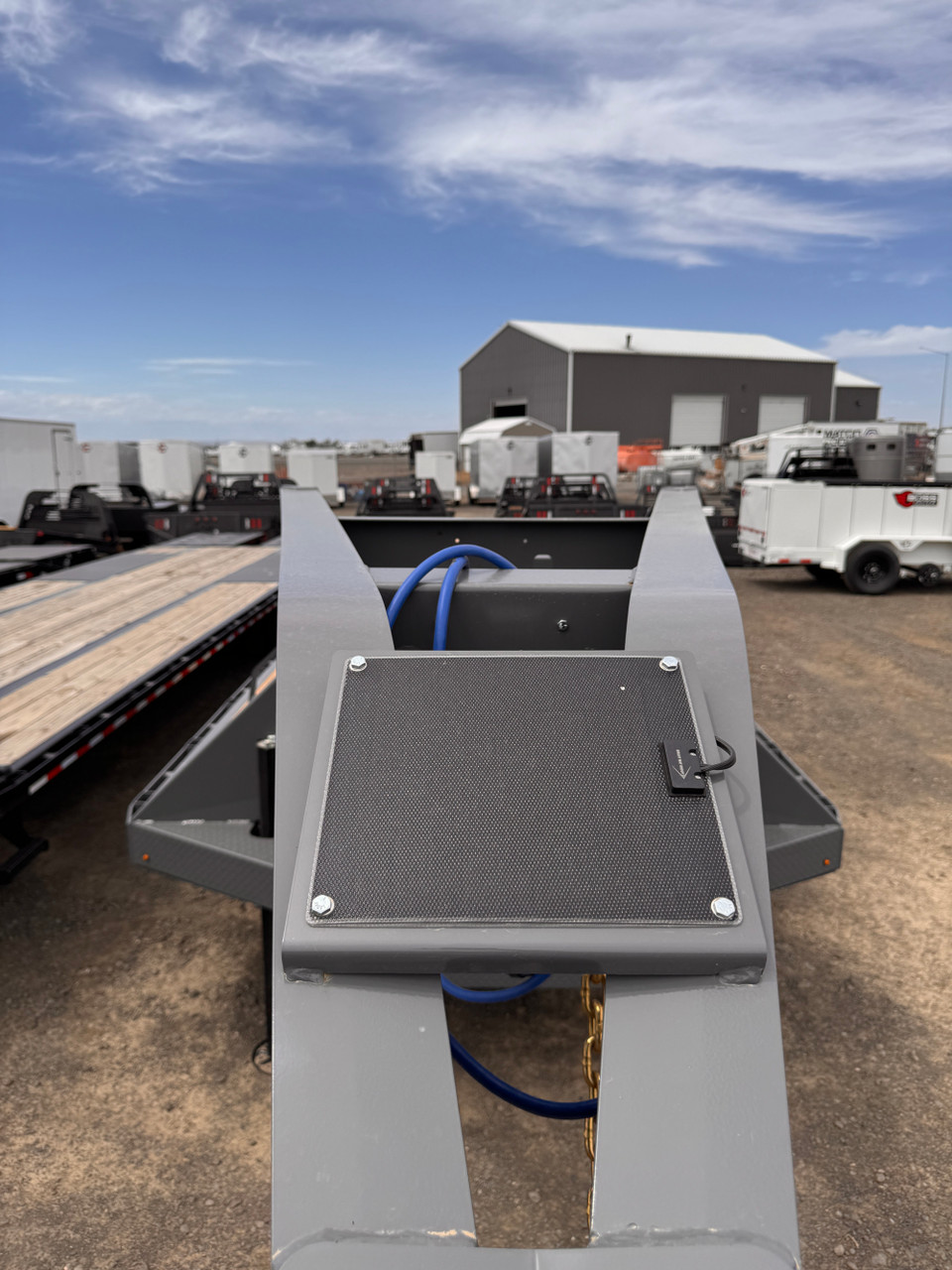 Diamond C 2026 FMAX212 35' Flatbed Trailer | Tandem Axle 25.9K, Hydraulic Dovetail, DUAL HYD JACKS, SOLAR CHARGER, EXTRA UNDERBODY BOX, SPARE