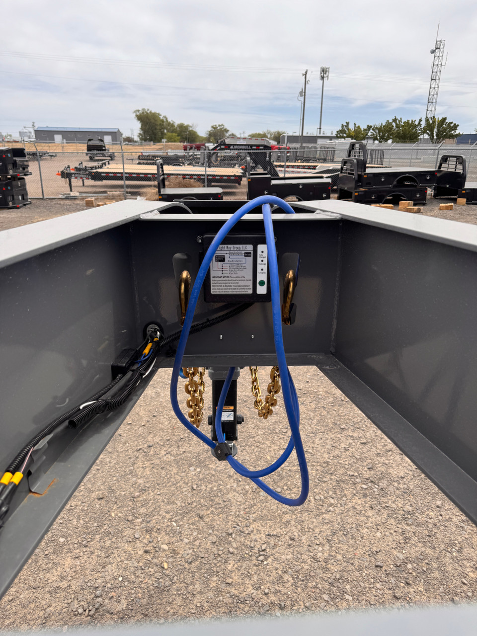 Diamond C 2026 FMAX212 35' Flatbed Trailer | Tandem Axle 25.9K, Hydraulic Dovetail, DUAL HYD JACKS, SOLAR CHARGER, EXTRA UNDERBODY BOX, SPARE