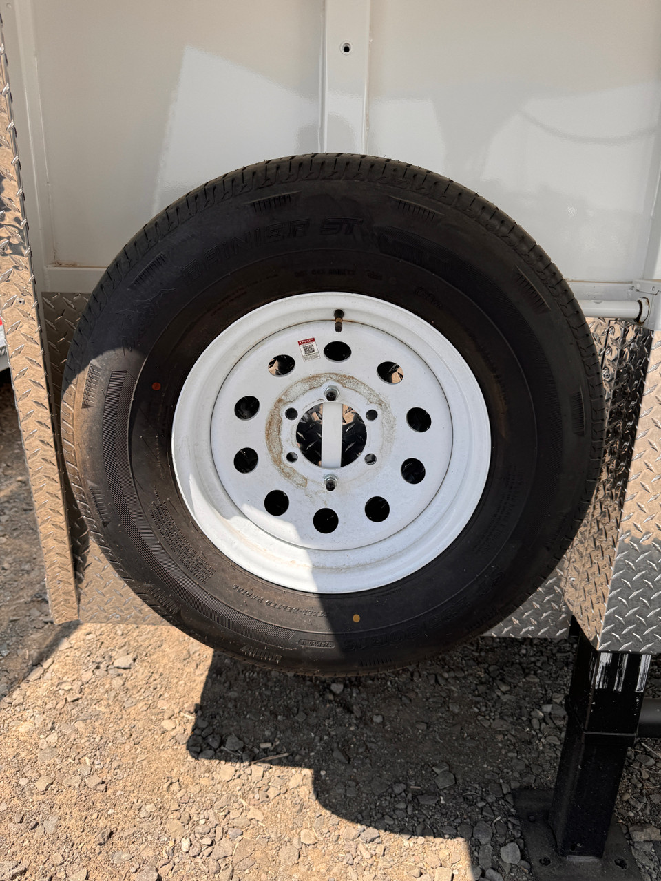 Trails West Trailers 2027 Adventure MX Horse Trailer | Tandem Axle Axle 13.867K, 4 Horse, Feed Windows, Rubber Floors, Rear Barn Doors Tack Room, Swing Out Saddle Racks,Water Tank