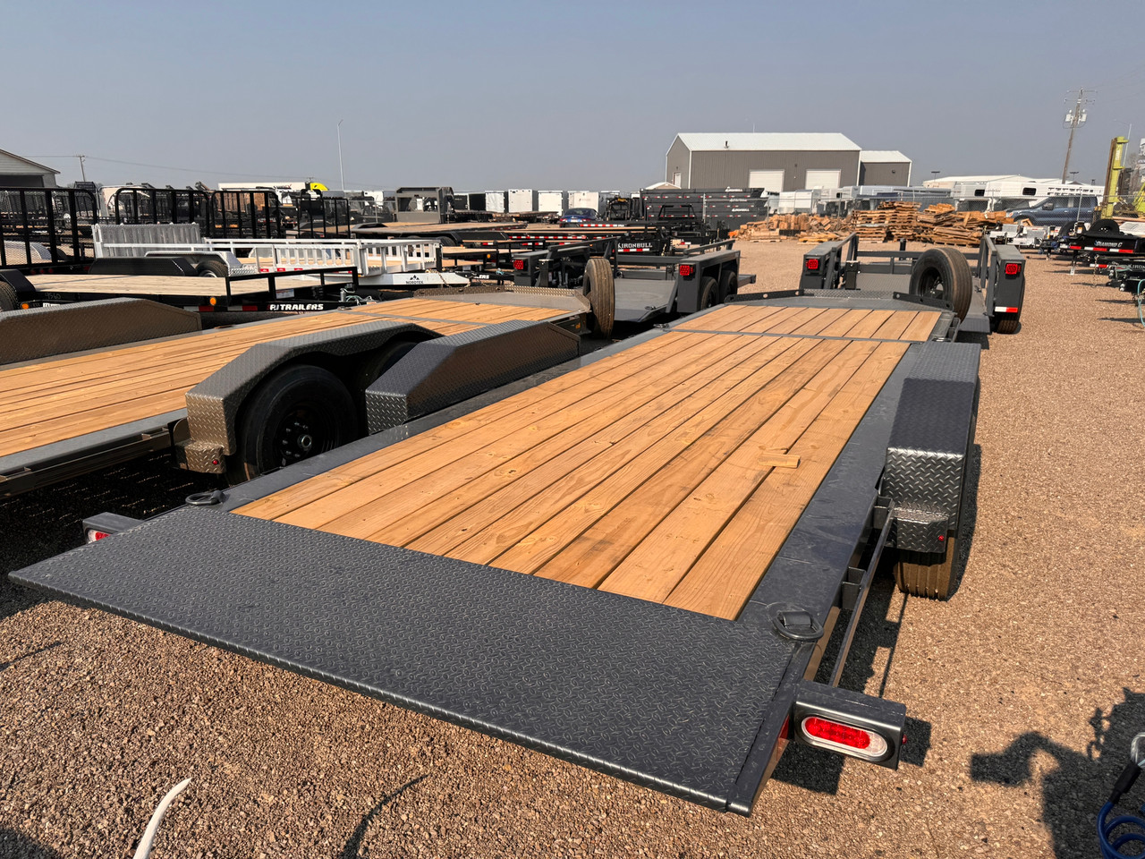 Diamond C Trailers 2026 HDT207 82"X22' Pacesetter Tilt Trailer | Tandem Axle 15.5K, Fender, 12" OC Crossmembers, Fork Holder, Spare Tire