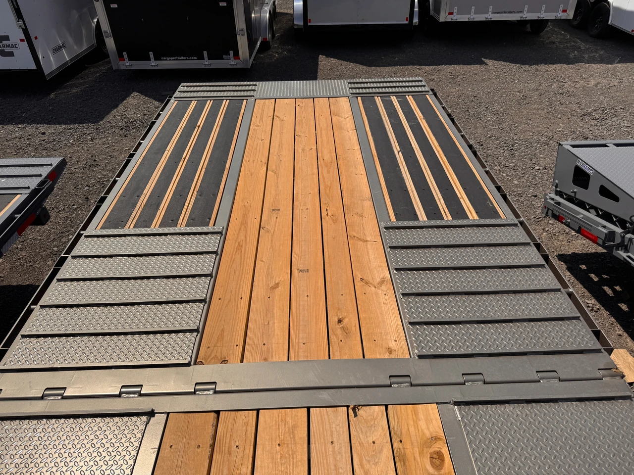 Diamond C Trailers 2026 FMAX212 35' Deckover Flatbed Trailer | Tandem Axle Axle 25.9K, Hydraulic Dove, Dual Hydraulic Jacks, Solar Charger, ABS Brakes