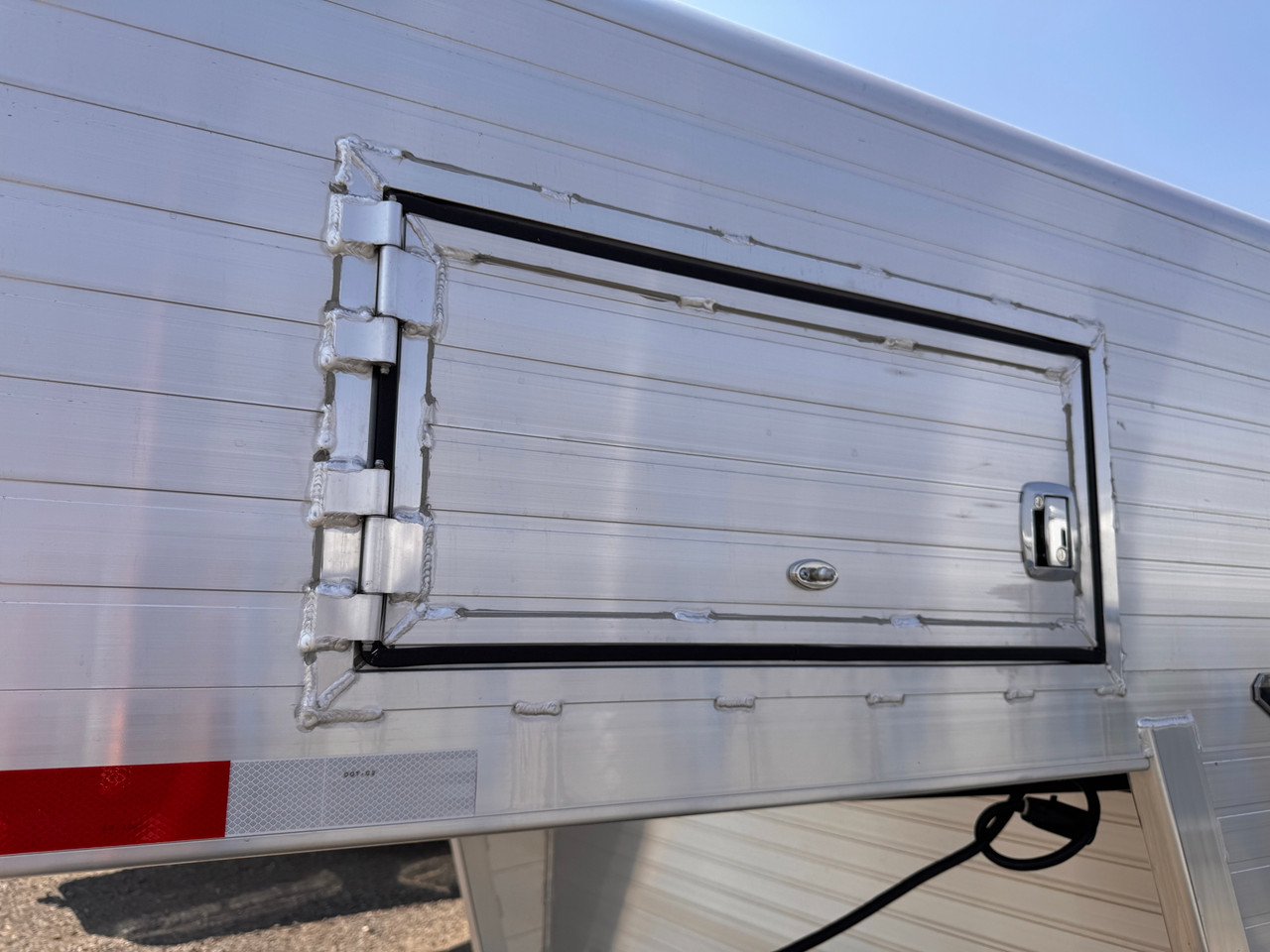 Hillsboro Trailers 2027 ENDURA 84"X24' Stock Trailer | Tandem Axle Axle 14.5K, 14K Torsion, Dual Dividers, Aluminum Design, Escape Door, Rear Combo