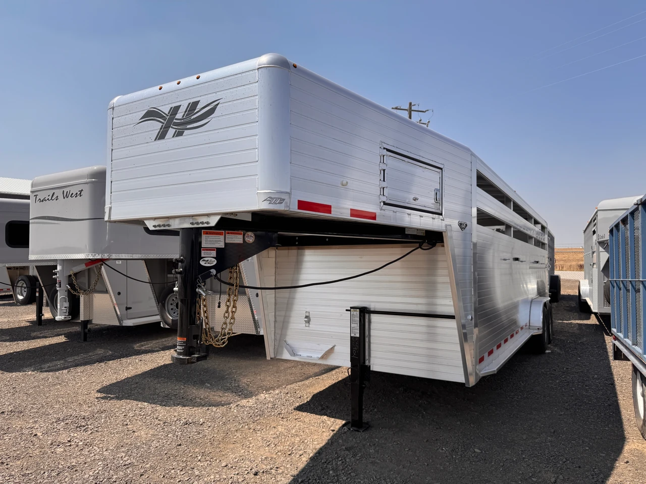 Hillsboro Trailers 2027 ENDURA 84"X24' Stock Trailer | Tandem Axle Axle 14.5K, 14K Torsion, Dual Dividers, Aluminum Design, Escape Door, Rear Combo