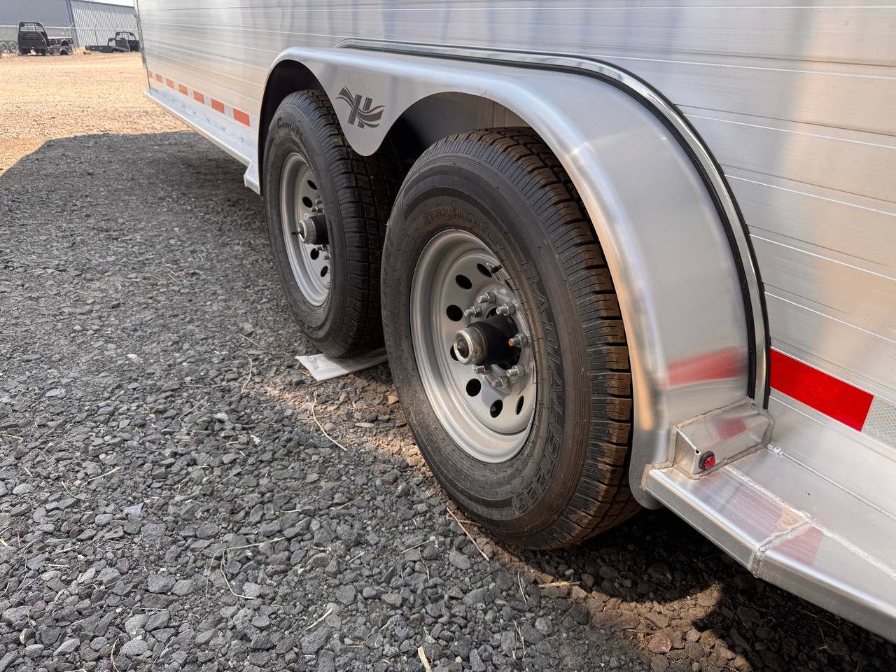 Hillsboro Trailers 2027 ENDURA 84"X24' Stock Trailer | Tandem Axle Axle 14.5K, 14K Torsion, Dual Dividers, Aluminum Design, Escape Door, Rear Combo