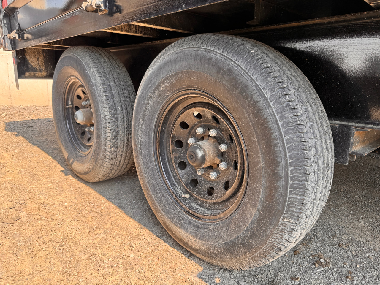 Big Tex Trailers 2023 96"X15' Deckover Dump Trailer | Tandem Axle Axle 14K, Drop Down Sides, Tarp Kit, Solar Charging, Spare Tire, 2 Way Spread Gate, Slide In Ramps