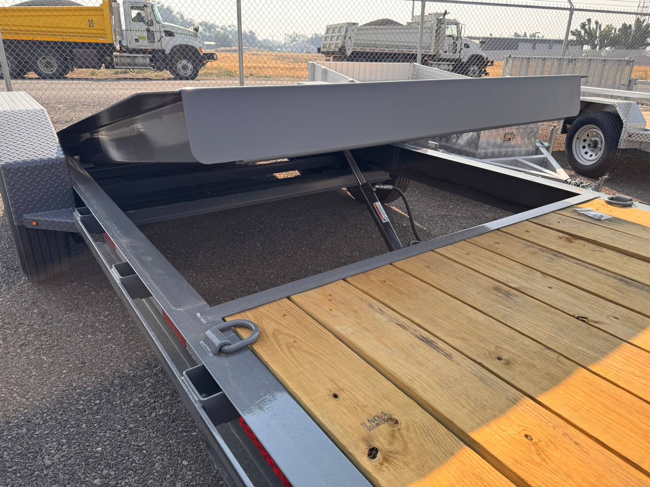Diamond C Trailers HDT207 Pacesetter 82"X20' Equipment Tilt Trailer | Tandem Axle Axle 15.5K, 3/16" Steel Diamond Plate Fenders, 2 Speed Jack, Spare Tire and Mount, Xl Locking Tongue Box, Adjustable Channel Coupler