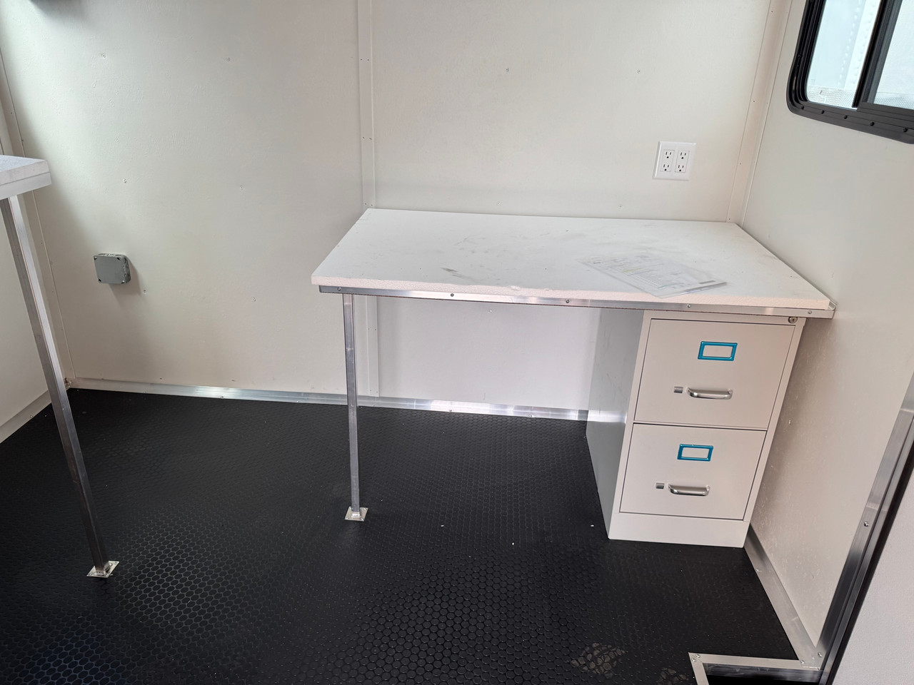 Haulmark Trailers 2026 GRIZZLY 102"X24' Contractor Cargo Trailer | Rear Barn Doors, Front Office
