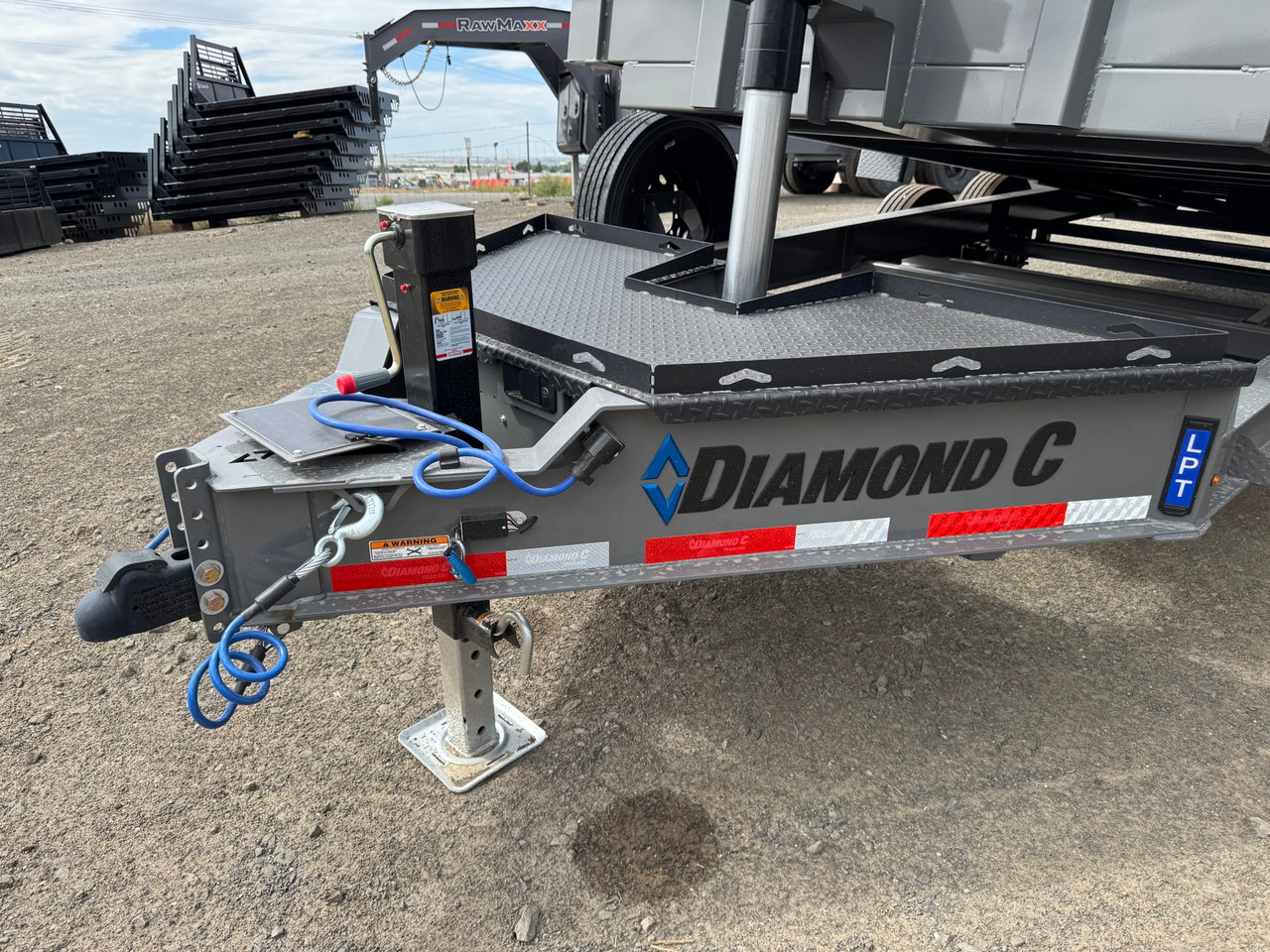 Diamond C Trailers LPT207 82"X16' Telescopic Dump Trailer | 14 ply Tires, Solar Recharging, 32" Sides With Boards, Spare Tire, 2 Speed Jack