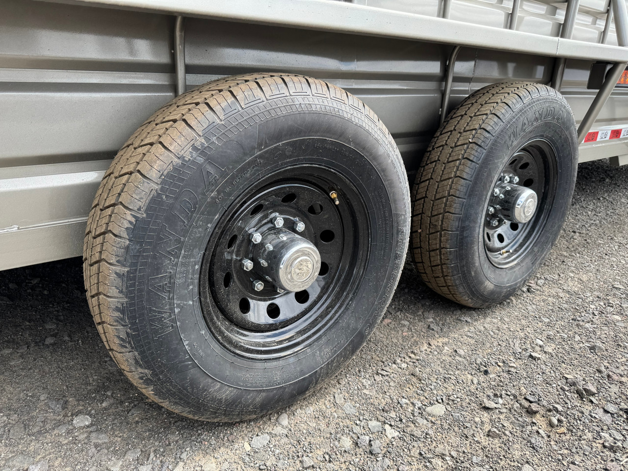GR Trailers 2027 82"X24' Stock Combo Trailer | Tandem Axle 14K, 6'8X24 STOCK COMBO, SMOOTH RUBBER FLOOR, 4' DOUBLE DOOR STRAIGHT TACK, SWING SADDLE RACK, 48" ESCAPE 14K