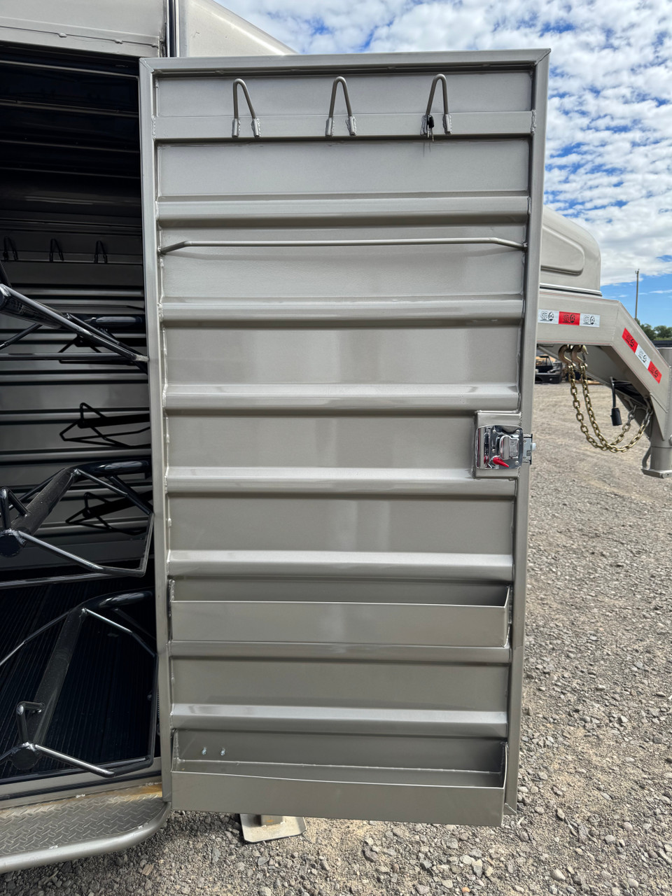 GR Trailers 2027 82"X24' Stock Combo Trailer | Tandem Axle 14K, 6'8X24 STOCK COMBO, SMOOTH RUBBER FLOOR, 4' DOUBLE DOOR STRAIGHT TACK, SWING SADDLE RACK, 48" ESCAPE 14K
