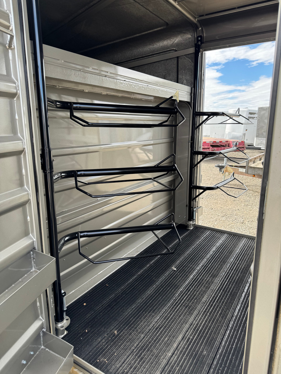 GR Trailers 2027 82"X24' Stock Combo Trailer | Tandem Axle 14K, 6'8X24 STOCK COMBO, SMOOTH RUBBER FLOOR, 4' DOUBLE DOOR STRAIGHT TACK, SWING SADDLE RACK, 48" ESCAPE 14K