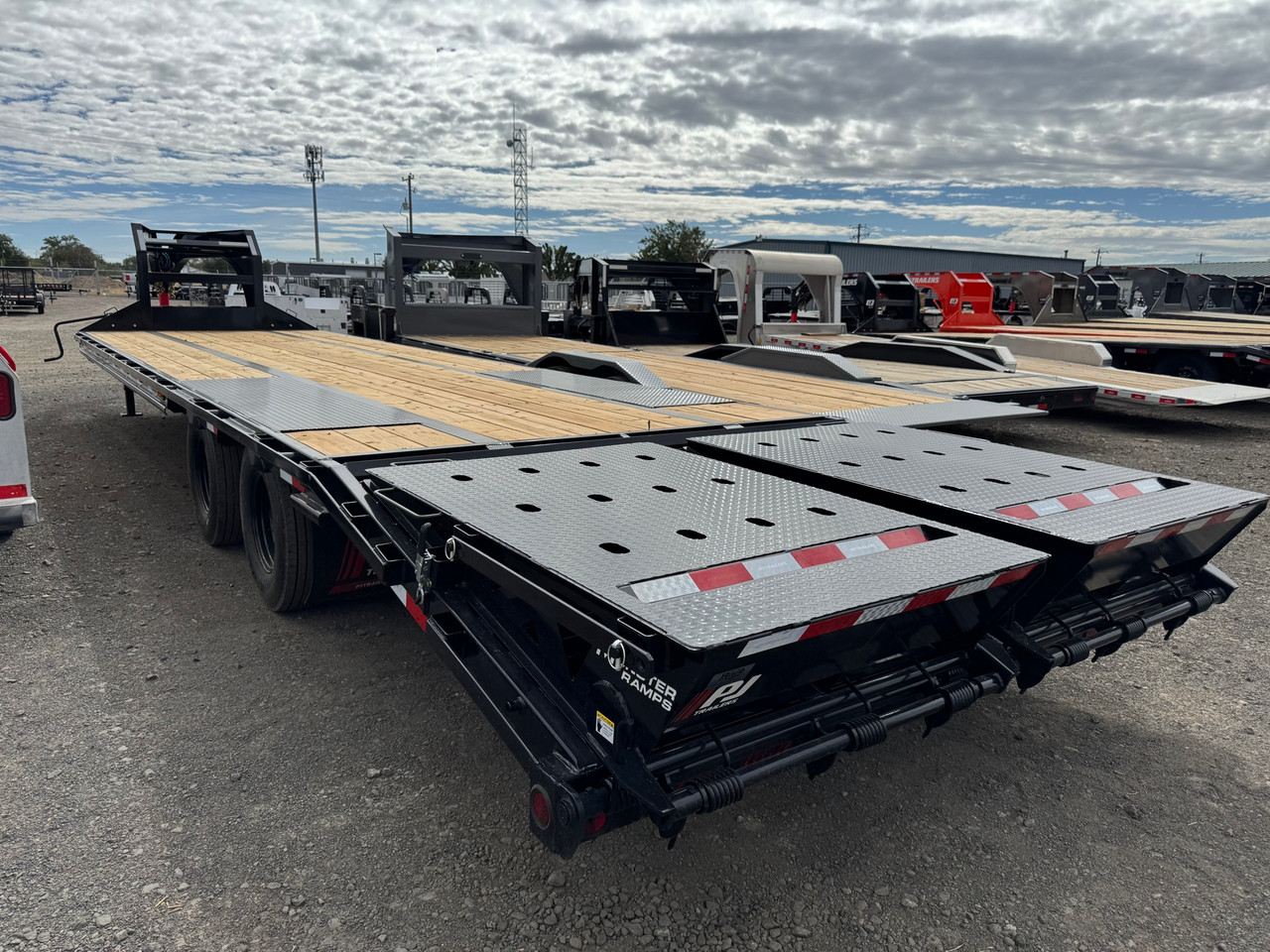 P.J. Trailers 2027 LD 32' Deckover Flatbed | Tandem Axle, TANDEM DUAL