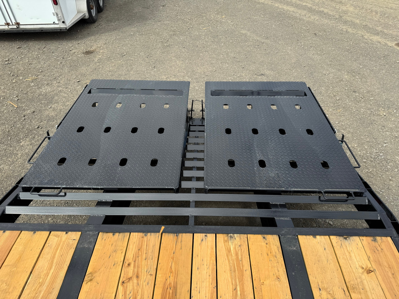 P.J. Trailers 2027 LD 32' Deckover Flatbed | Tandem Axle, TANDEM DUAL