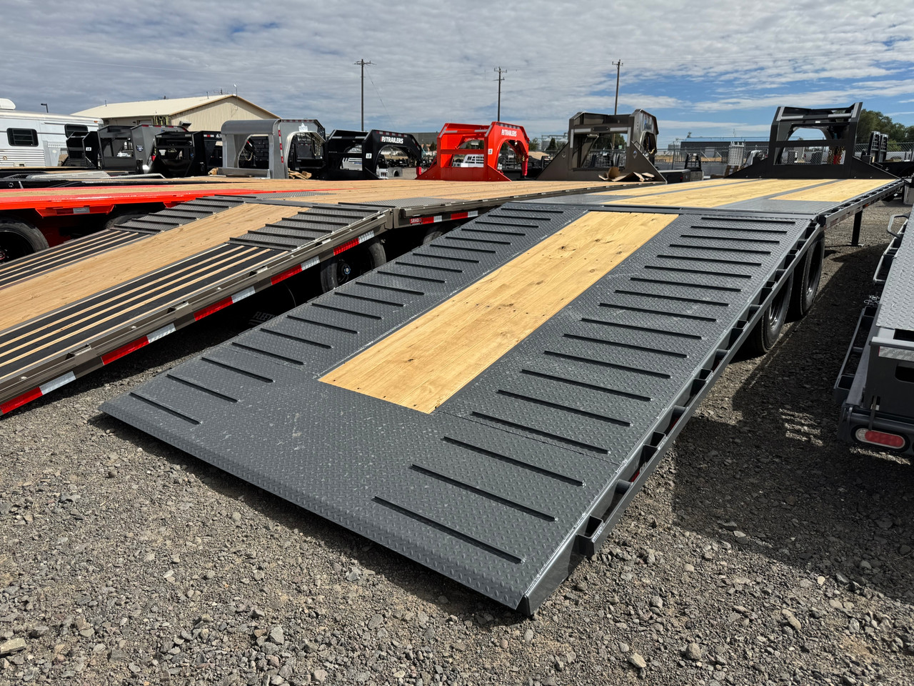 P.J. Trailers 2027 LY 34' Deckover Flatbed | Tandem Axle, TANDEM DUAL, HYDRAULIC DOVE