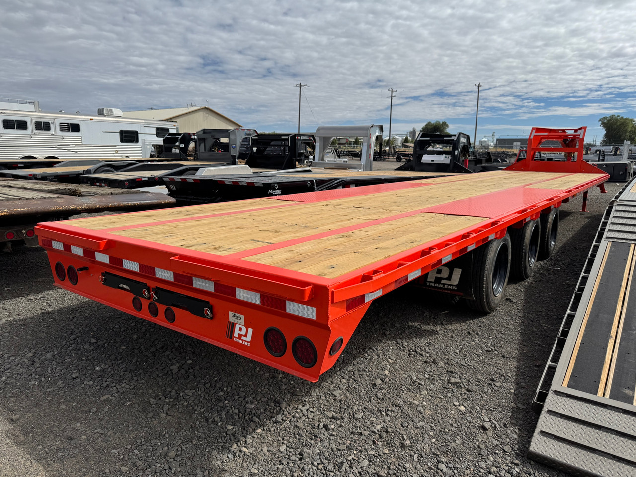 P.J. Trailers 2027 LD 38' Deckover Flatbed Trailer | Tandem Axle, TANDEM DUAL