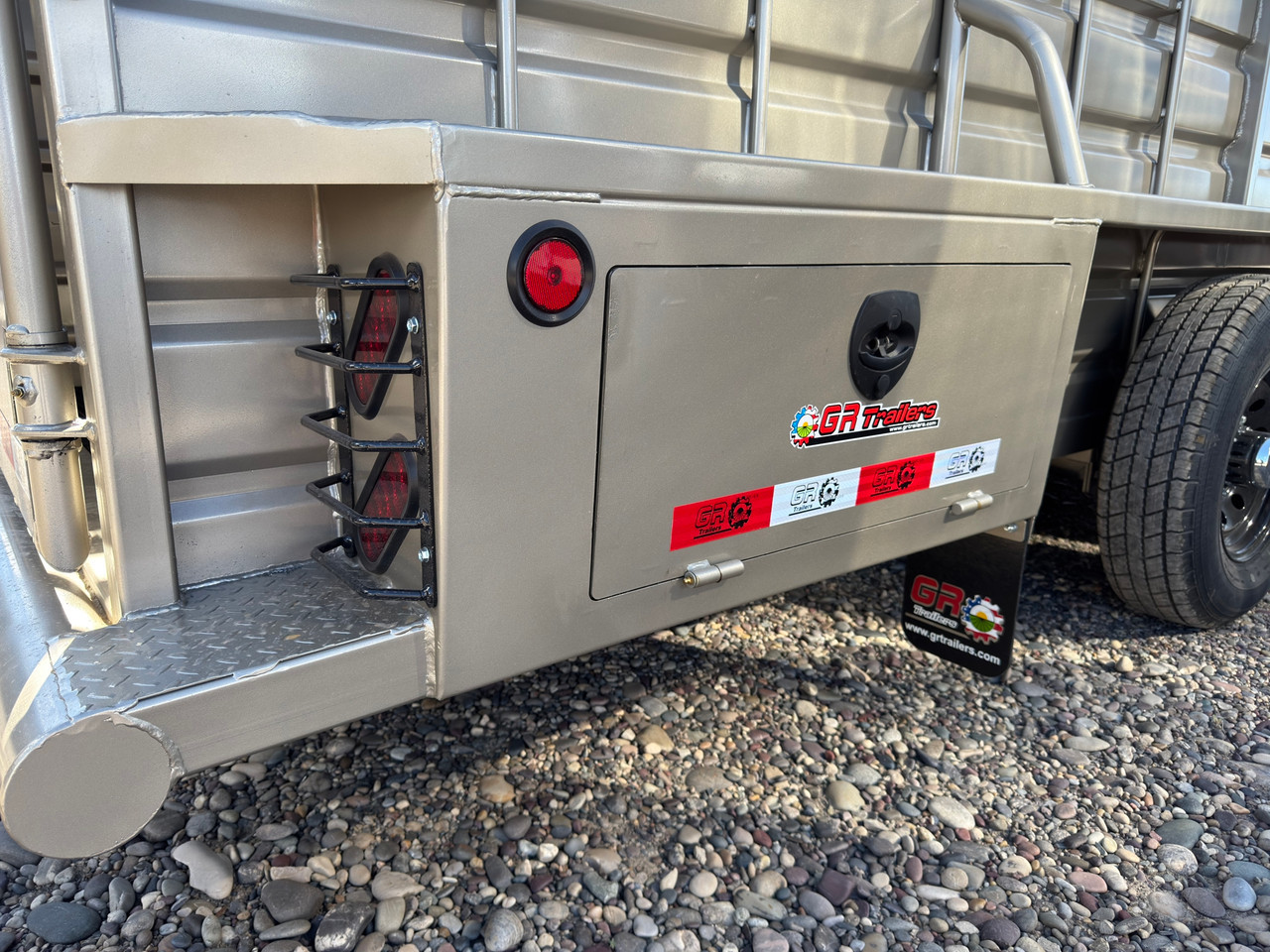 GR Trailers 2027 80"X24' Stock Trailer | Tandem Axle 14K, SMOOTH RUBBER FLOOR, ESCAPE 48", BUTTERY FLY GATE, 2 CENTER GATES (ONE SLIDE)