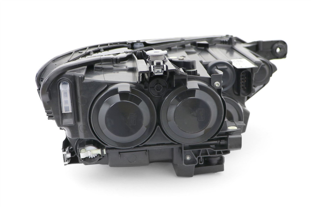 Headlight left halogen VW Passat 15- OEM Valeo