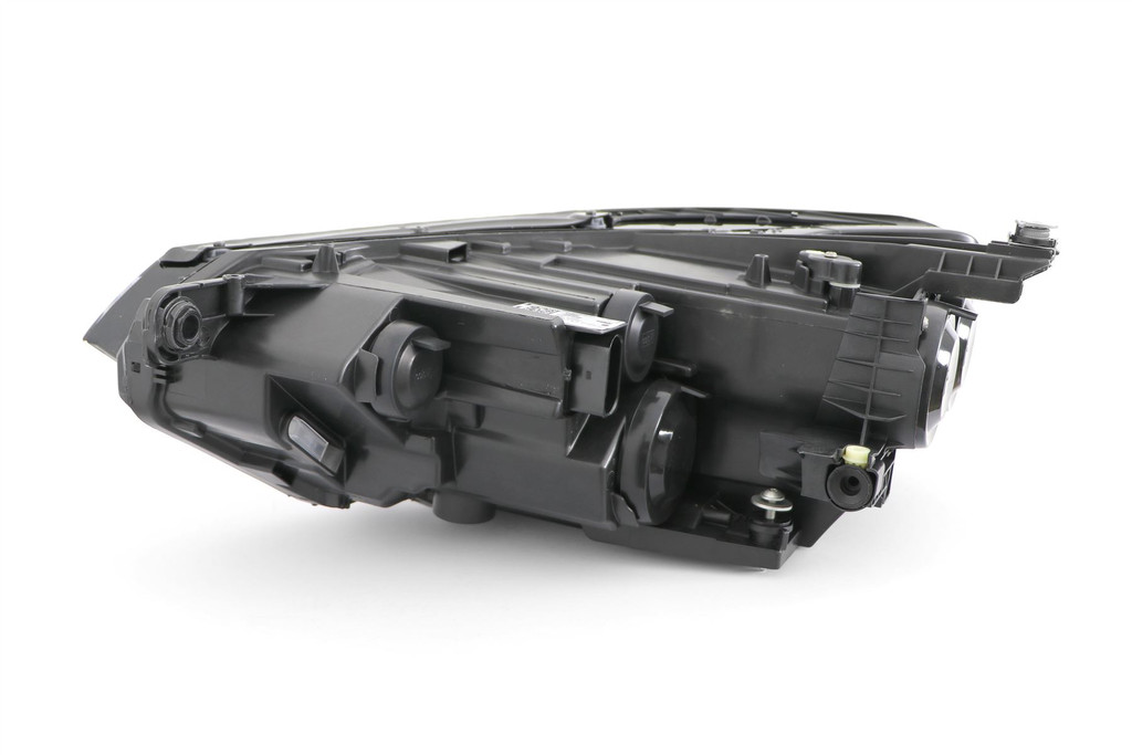 Headlight right halogen VW Passat 15- OEM Valeo