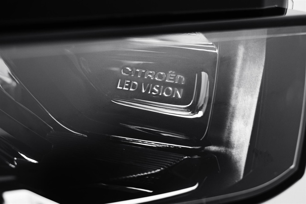 Headlight right LED Citroen C3 Aircross 21-