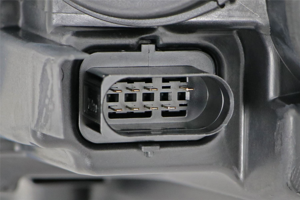 Headlight right halogen VW Transporter T6.1 20- 