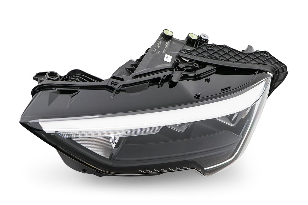 Headlight left LED Audi Q3 19- 