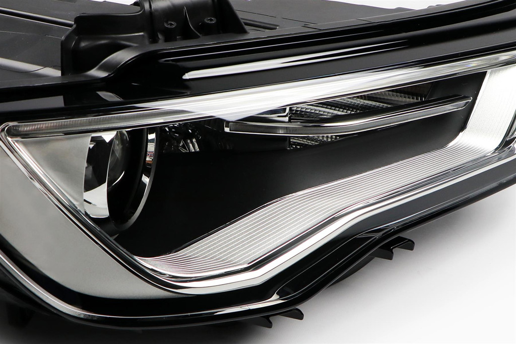 Headlight right bi-xenon with AFS Audi A3 12-