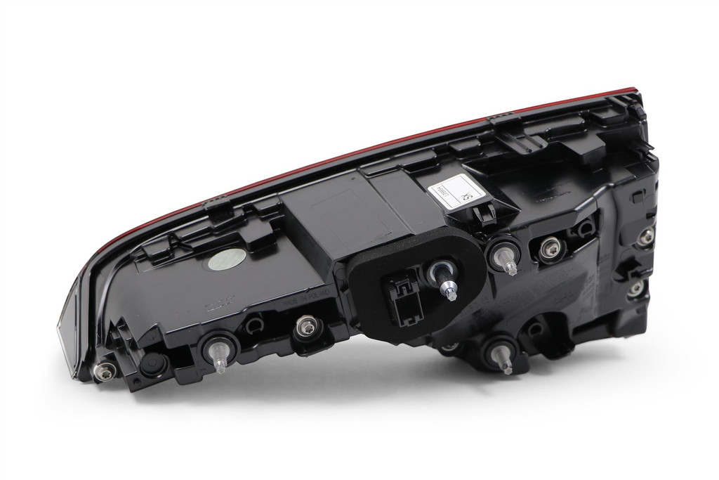 Rear light left inner LED dynamic indicator Audi A4 Estate B9 15-19 LHD 