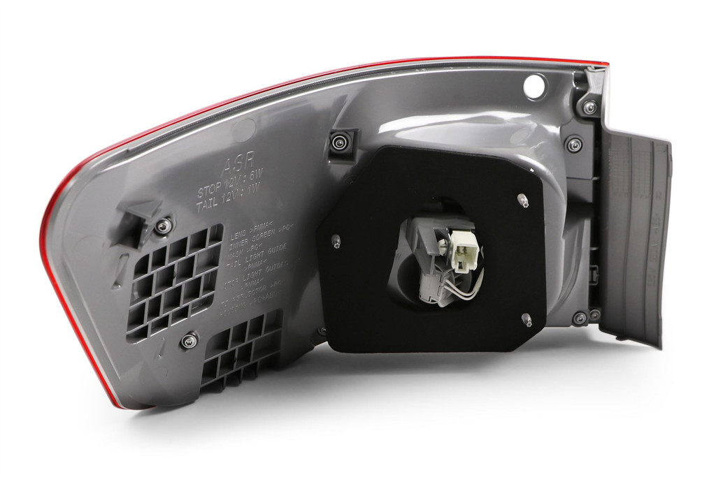 Rear outer light right LED Toyota Avensis 12-15 Saloon