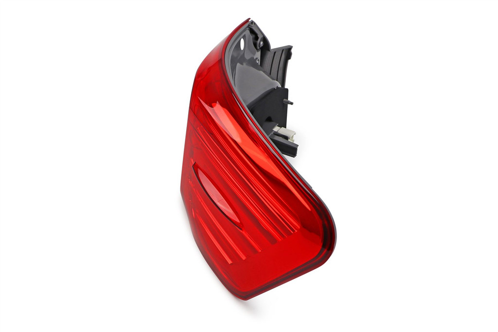 Rear outer light right LED Toyota Avensis 12-15 Saloon