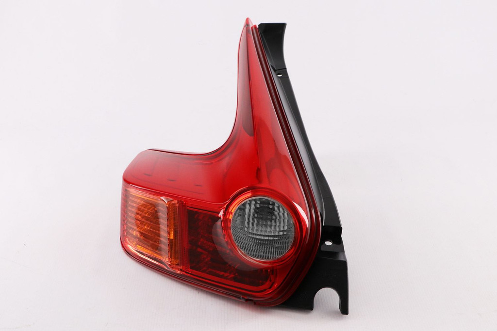 Rear light left Nissan Juke 10-14