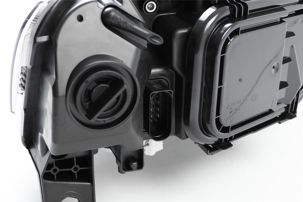 Headlight left bi-xenon LED DRL Audi A6 08-10