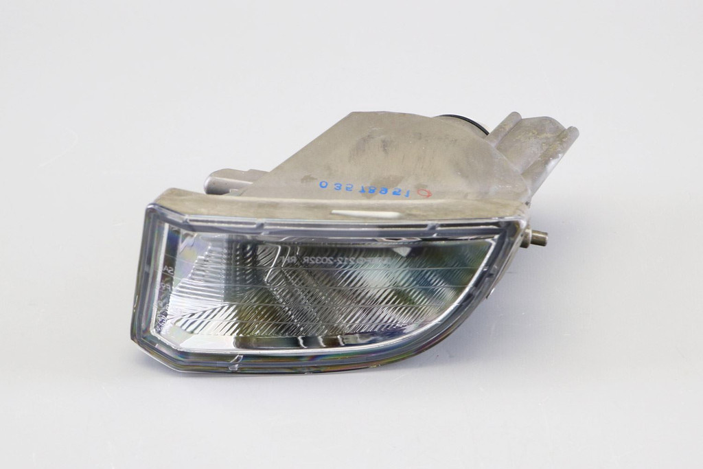 Front fog light left Toyota RAV4 01-02