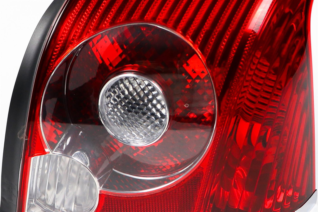 Rear light right Toyota Avensis 06-08 Saloon