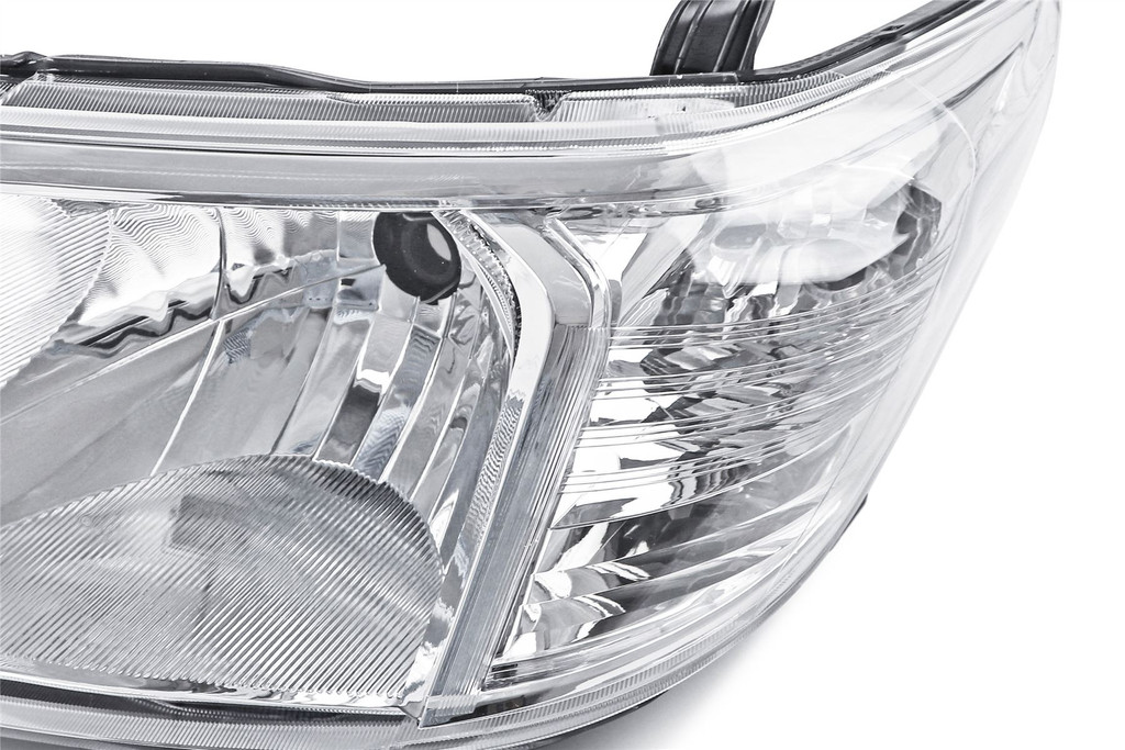 Headlight left Toyota Hilux Vigo 11-15