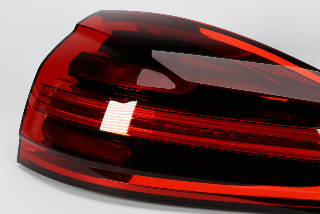 Rear light right outer red  LED Porsche Cayenne 11-17